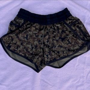 Lululemon Tracker short size 6